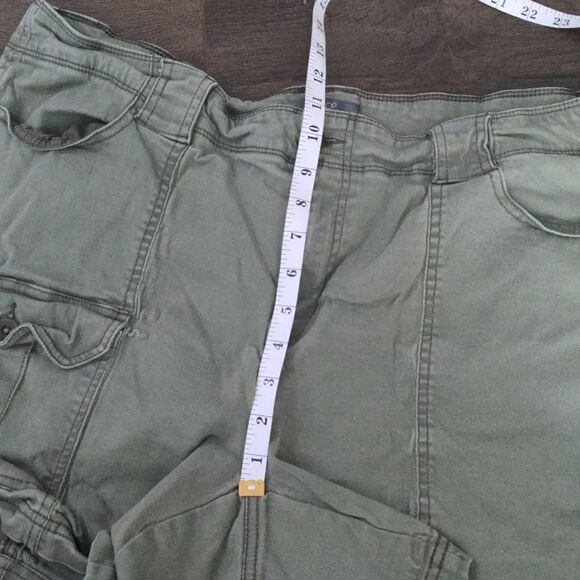 Market & Spruce Olive Green Shorts size 18W Petite - Picture 7 of 10